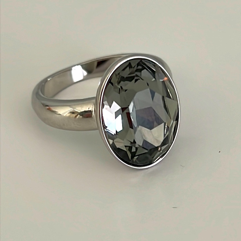 Touchstone Crystals by Swarovski Eclipse Ring size 10